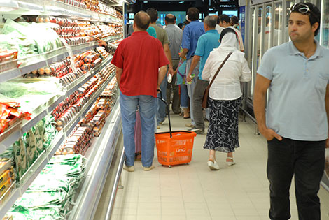 ارتفاع سعر الدولار سيؤدي إلى غلاء أسعار السلع